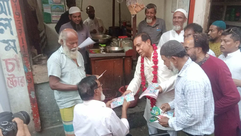 বন্দরে ধানের শীষের প্রার্থী মাসুদের নির্বাচনী গণসংযোগ ও লিফলেট বিতরণ