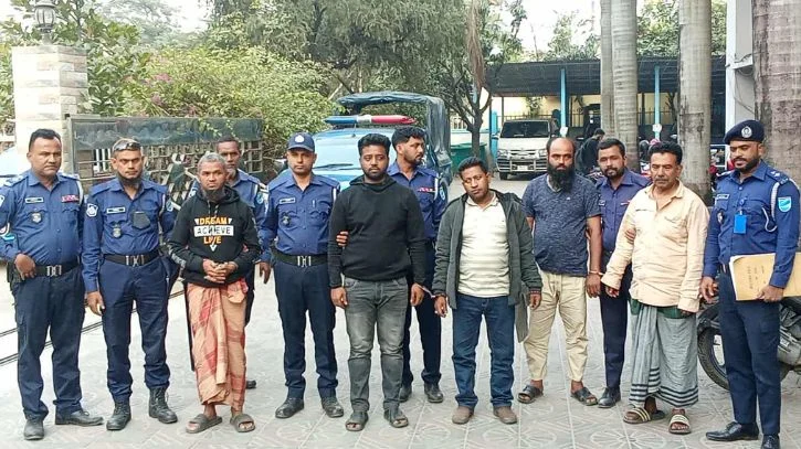 ফতুল্লায় স্ত্রীর পরকীয়ার জেরে সুমন হত্যা: স্ত্রীসহ ছয়জন গ্রেপ্তার