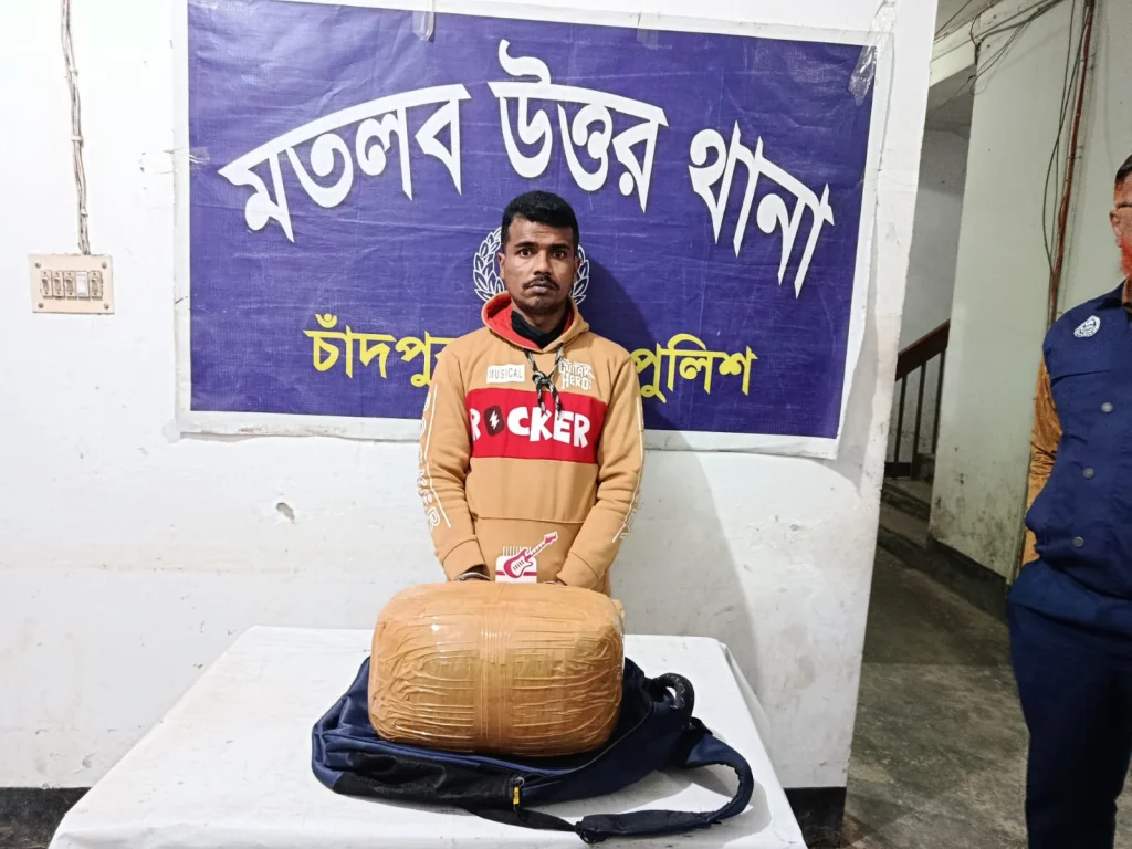 মতলব উত্তরে ৬ কেজি গাঁজাসহ কুখ্যাত মাদক কারবারি গ্রে-প্তা-র