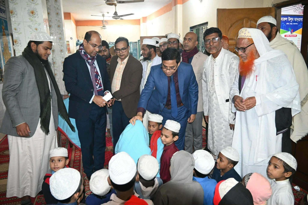 না.গঞ্জ সদরে শীতার্ত এতিম মাদ্রাসা শিক্ষার্থীদের মাঝে ডিসির কম্বল বিতরণ