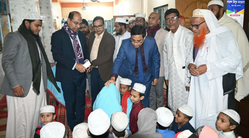 না.গঞ্জ সদরে শীতার্ত এতিম মাদ্রাসা শিক্ষার্থীদের মাঝে ডিসির কম্বল বিতরণ