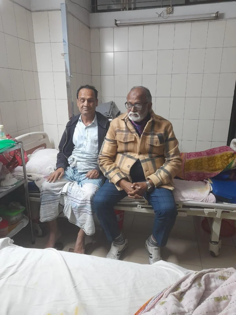 দৃষ্টি প্রতিবন্ধিদের নেতা বুলুর চিকিৎসার খোজ খবর  নেন— ড. তৈমুর