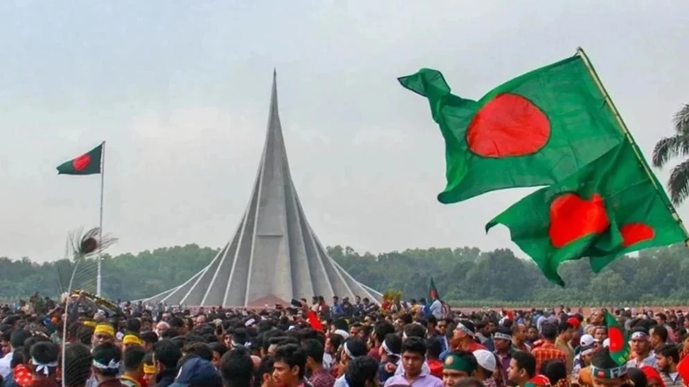 সাভার জাতীয় স্মৃতিসৌধে জনতার ঢল