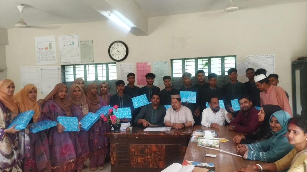 এসএসসি পরীক্ষার্থীদের বিদায়: আবেগঘন এক অধ্যায়ের সমাপ্তি