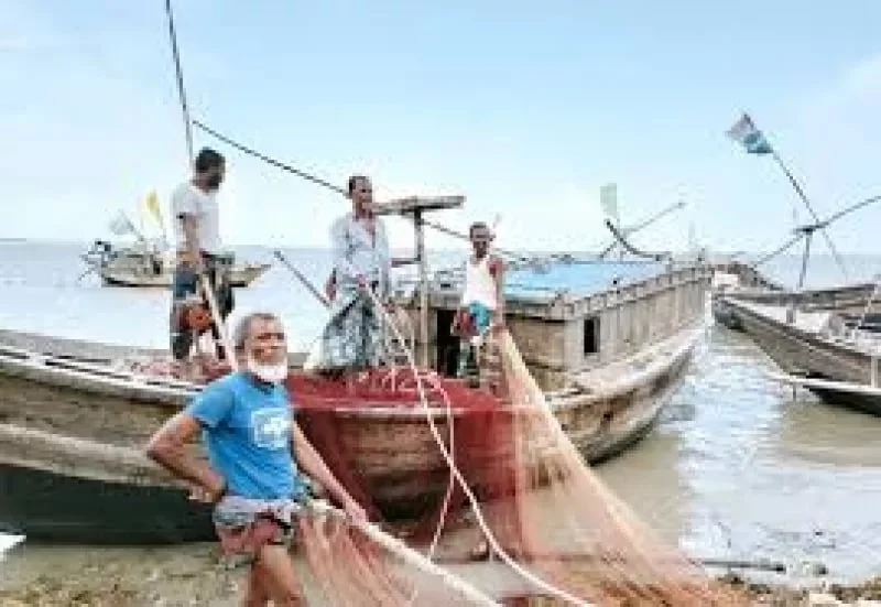 জ্বালানি সংকটে জেলেদের জীবন=জীবিকায় ভাটা