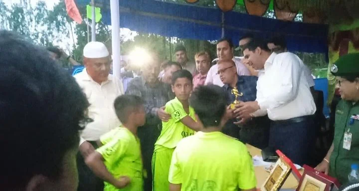উপজেলা পর্যায়ে প্রাথমিক বিদ্যালয় গোল্ড কাপ ফুটবল টুর্নামেন্ট অনুষ্ঠিত হয়েছে