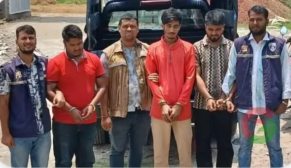 ময়মনসিংহের গৌরীপুরে অভিযান চালিয়ে চোরাই মোটরসাইকেল উদ্ধার গ্রেপ্তার-৩