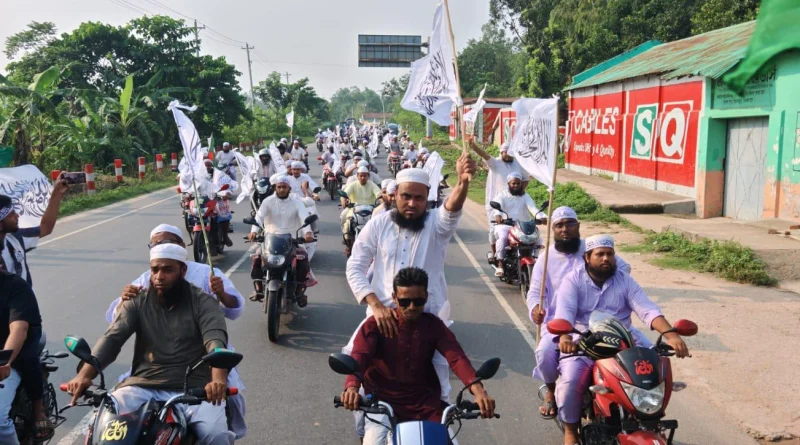 কালিমার পতাকা অপসারণের প্রতিবাদে ফুলবাড়ী ও বিরামপুরে বিক্ষোভ মিছিল