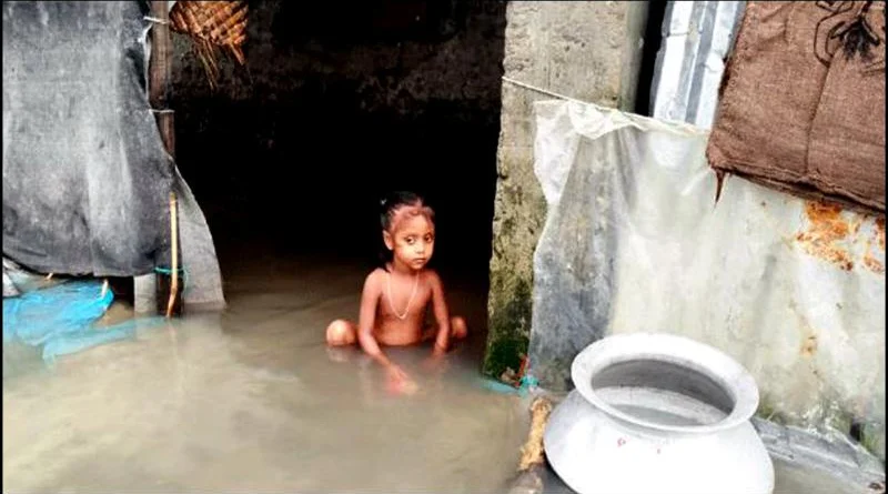 ভোলার মনপুরায় পানিবন্দি ২০ হাজার মানুষ, এক সপ্তাহেও মেলেনি ত্রাণ