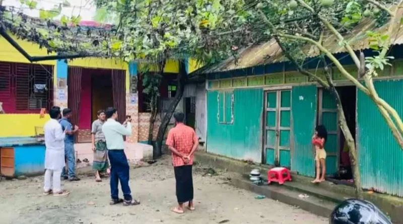 কুমিল্লায় স্ত্রীর গলা কেটে থানায় স্বামীর আত্মসমর্পণ