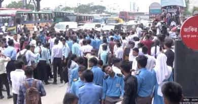 উত্তরায় শিক্ষার্থীদের সড়ক অবরোধ, যান চলাচল বন্ধ