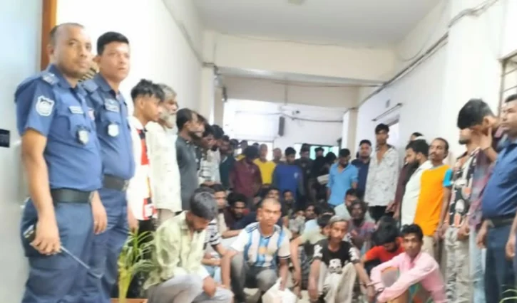 না’গঞ্জে পুলিশের বিশেষ অভিযানে মাদকসেবী-কারবারিসহ গ্রেপ্তার ১৪০